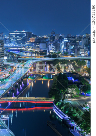 大阪中之島の夜景　堂島川の橋ライトアップ 126713260
