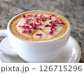 カフェで飲むおしゃれなラテ 126715296