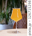 カフェで飲むおしゃれなドリンク 126715298
