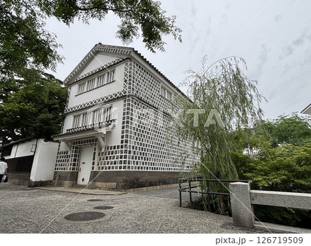 倉敷美観地区にある倉敷考古館 126719509