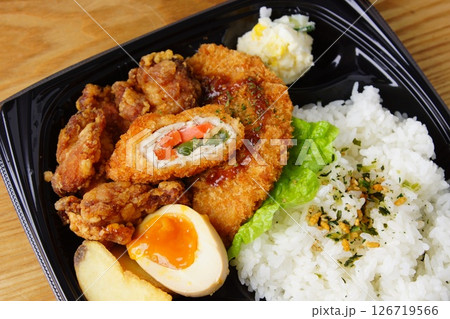 唐揚げとカツ弁当 126719566
