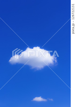 青空にぽっかり雲 126722131