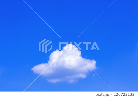 青空にぽっかり雲 126722132