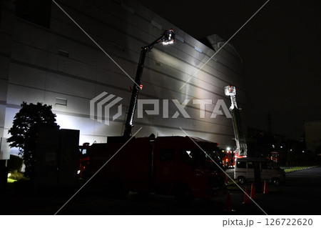 夜間の消防訓練_13 夜間の消防訓練_13 126722620