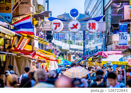 日本の東京都市景観 インバウンド続く…外国人観光客らで賑わうアメ横…=令和7年5月28日 日本の東京都市景観 インバウンド続く…外国人観光客らで賑わうアメ横…=令和7年5月28日 126722643