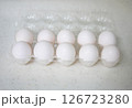 新鮮な玉子パック 白玉10個入の写真 126723280