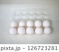 新鮮な玉子パック 白玉10個入の写真 126723281
