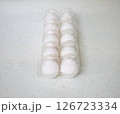 新鮮な玉子パック 白玉10個入の写真 126723334