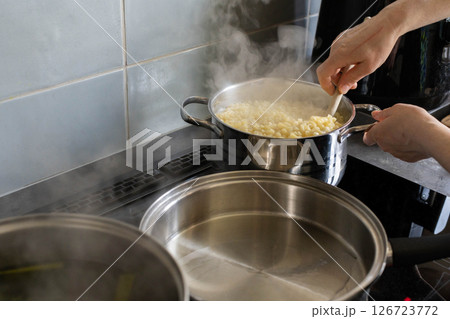Cooking Pasta Using Both Steam and Boiling Water Techniques for Best Results and Flavor 126723772