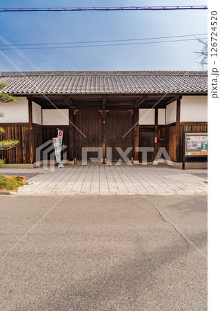 灘五郷の魚崎郷で営む櫻正宗　櫻正宗記念館（櫻宴）長屋門　創業寛永二年（六代目は宮水の発見者） 126724520