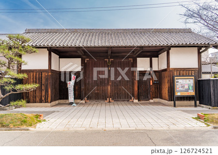 灘五郷の魚崎郷で営む櫻正宗　櫻正宗記念館（櫻宴）長屋門　創業寛永二年（六代目は宮水の発見者） 126724521