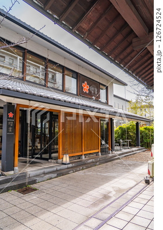 灘五郷の魚崎郷で営む櫻正宗 櫻正宗記念館(櫻宴)創業寛永二年(六代目は宮水の発見者)神戸市東灘区魚崎 灘五郷の魚崎郷で営む櫻正宗 櫻正宗記念館(櫻宴)創業寛永二年(六代目は宮水の発見者)神戸市東灘区魚崎 126724524