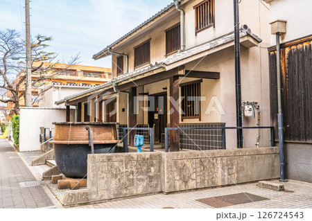 灘五郷の御影郷で営む菊正宗（キクマサ）　菊正宗酒造記念館　醸造用大釜　神戸市東灘区魚崎西町 126724543