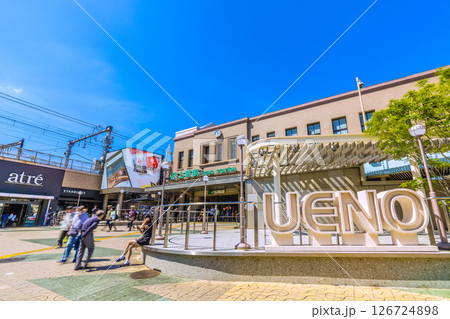 日本の東京都市景観 上野駅広小路口などを望む。新時代へ＝5月28日 126724898