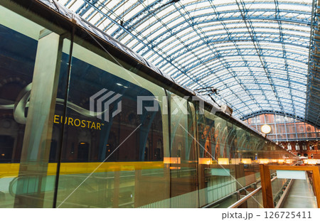 国際列車ユーロスター　セント・パンクラス駅　※2016年撮影 126725411