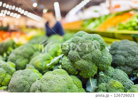 スーパーマーケットで販売されているブロッコリーのイメージ素材 スーパーマーケットで販売されているブロッコリーのイメージ素材 126726023