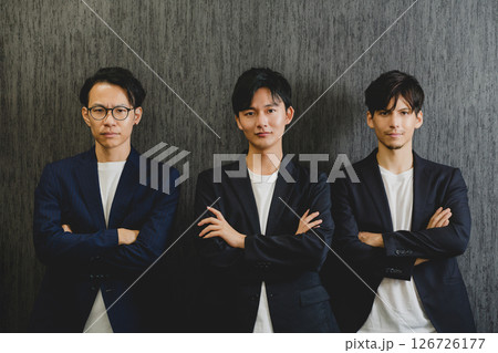 ビジネスマン3人 126726177