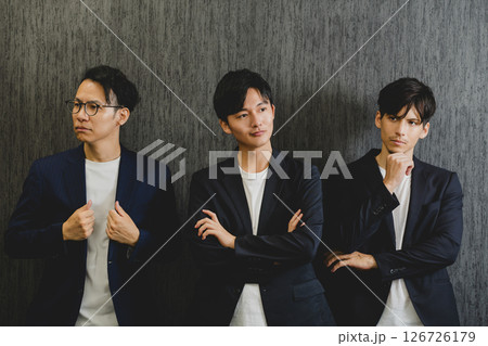 ビジネスマン3人 126726179