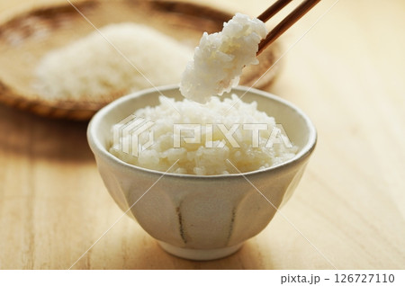 白ご飯・白米・米・米粒 126727110