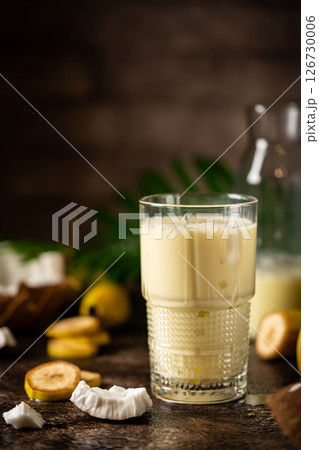 banana coconut cocktail 126730006