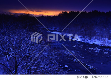 凍てつく川 126733822
