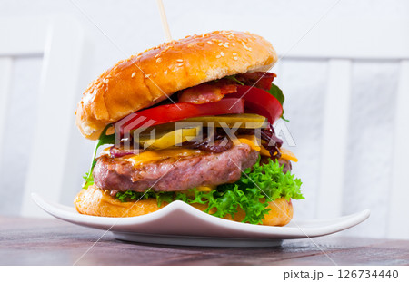 Double burger 126734440