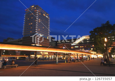 夜の大分駅北口 126735057