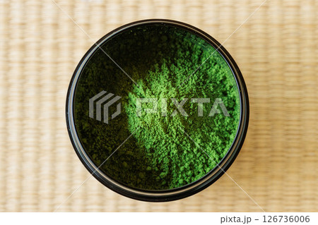 抹茶を入れた棗・なつめ 抹茶を入れた棗・なつめ 126736006