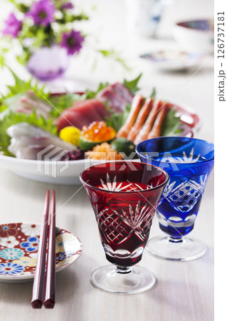 日本酒とお刺身6点盛り 126737181