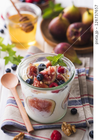 いちじくヨーグルト 126737657