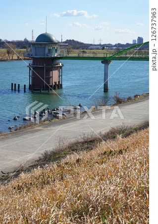 金町浄水場第三取水塔丸帽子 126737963