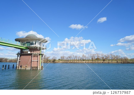 金町浄水場第三取水塔丸帽子 126737987