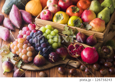 秋の野菜と果物 126738243