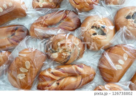 袋詰めした手作りパン 袋詰めした手作りパン 126738802