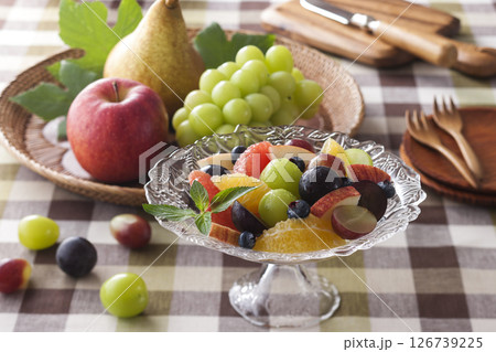 フルーツ盛り合わせ 126739225