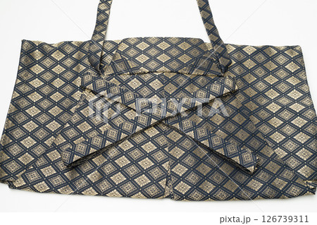 男袴 袴の紐のたたみ方 126739311