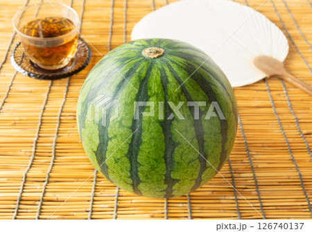 小玉スイカ1玉 小玉スイカ1玉 126740137