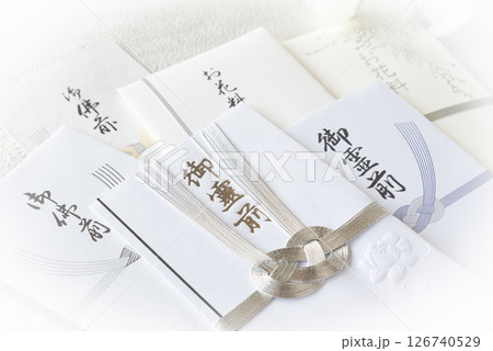 不祝儀袋いろいろ お花料、御霊前、御仏前 マナー 不祝儀袋いろいろ お花料、御霊前、御仏前 マナー 126740529
