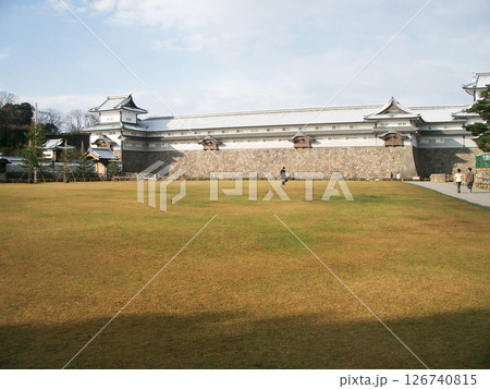 石川県の金沢城の五十間長屋と橋爪門と続櫓 126740815