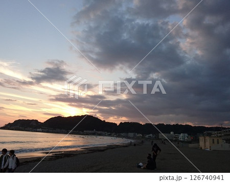 夕暮れの江ノ島 夕暮れの江ノ島 126740941