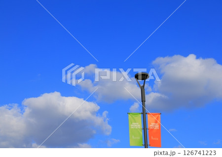 青空に浮かぶ雲 126741223