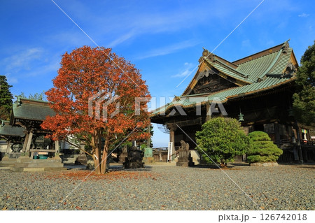 紅葉のある風景 126742018