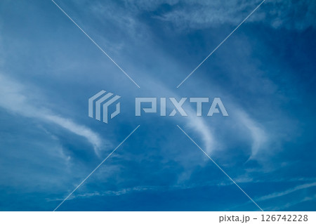 青空に浮かぶ雲 126742228