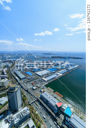 大阪ベイエリアの都市風景 中ふ頭駅周辺 大阪ベイエリアの都市風景 中ふ頭駅周辺 126742272