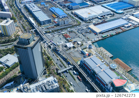 大阪ベイエリアの都市風景　中ふ頭駅周辺 126742273