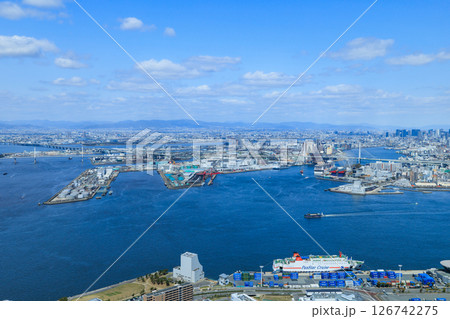 大阪ベイエリアの都市風景　海遊館方面 126742275