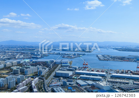 大阪ベイエリアの都市風景　堺方面 126742303