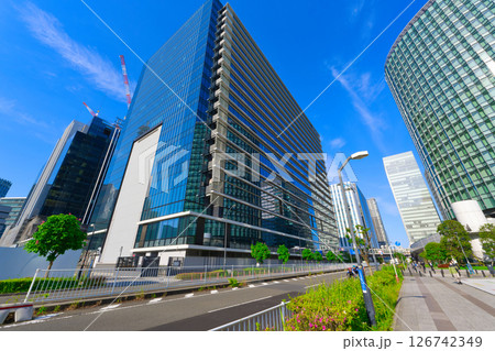 【神奈川県】5月・高層ビルやタワーマンションがそびえる新高島駅周辺の都市風景 【神奈川県】5月・高層ビルやタワーマンションがそびえる新高島駅周辺の都市風景 126742349