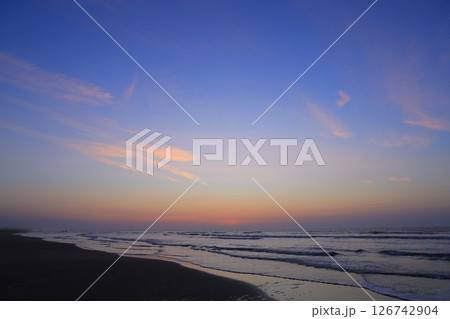 美しい海岸の朝焼け 美しい海岸の朝焼け 126742904