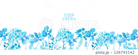 水彩画。水彩タッチの青い花のベクターフレーム。夏の爽やかな青い花々。 126743142